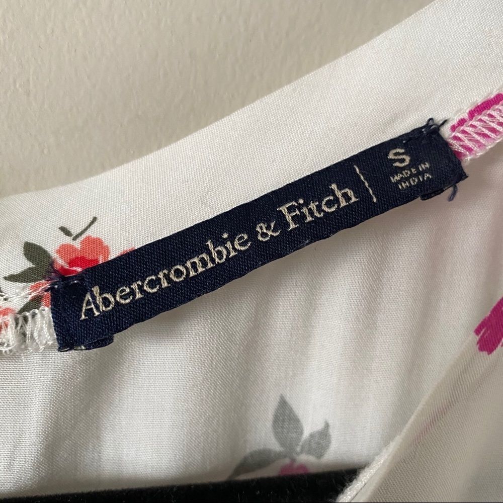 ABERCROMBIE & Fitch Floral Button Back Top - Picture 10 of 10